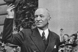 Beneš neměl v květnu 1945 vůbec jezdit na Hrad. Měl hned zamířit do Sezimova Ústí - Médium.cz